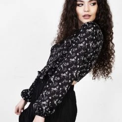 MET1 Women MAKEBELIEVE TIE FRONT CROP TOP 14 MET1 Women MAKEBELIEVE TIE FRONT CROP TOP